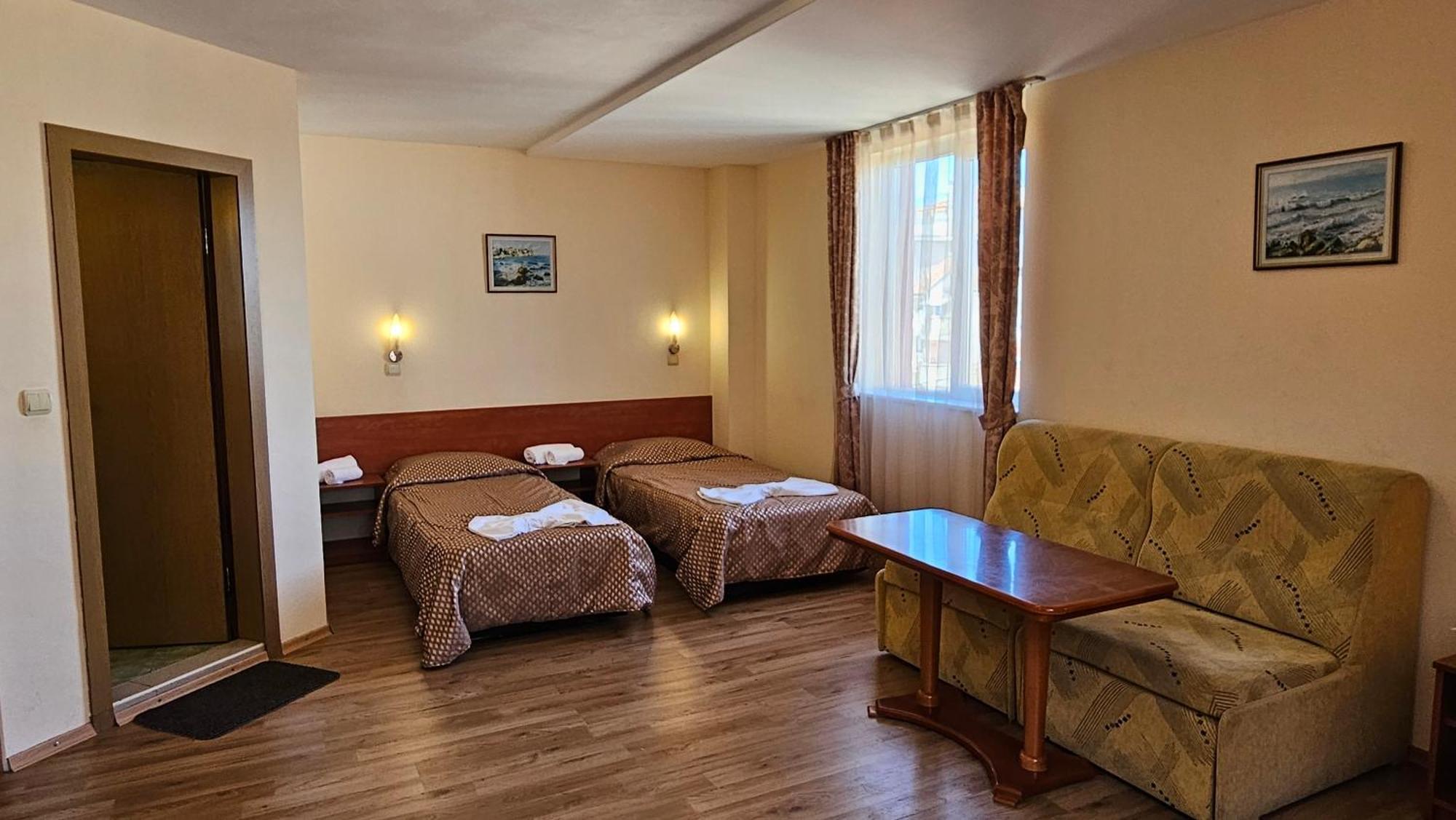 Caprice Family Hotel Varna Exterior foto