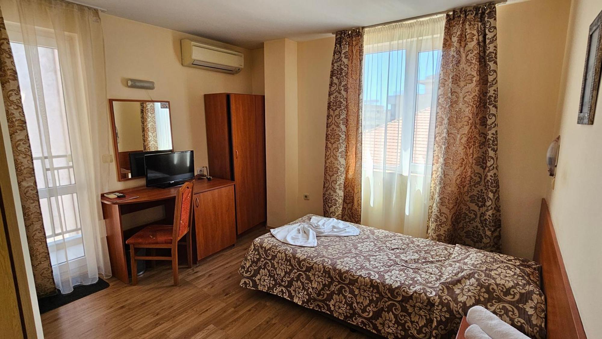 Caprice Family Hotel Varna Exterior foto