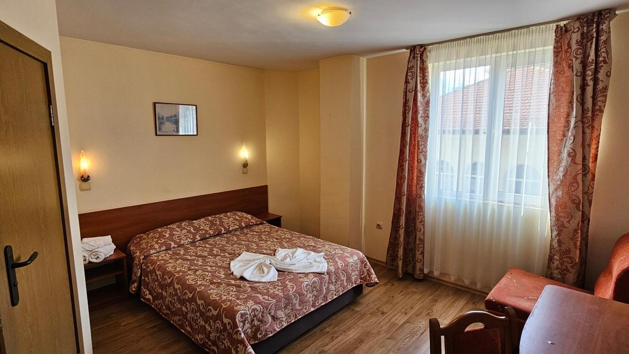 Caprice Family Hotel Varna Exterior foto