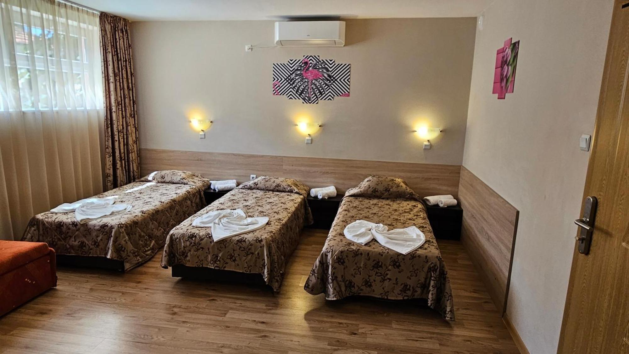 Caprice Family Hotel Varna Exterior foto