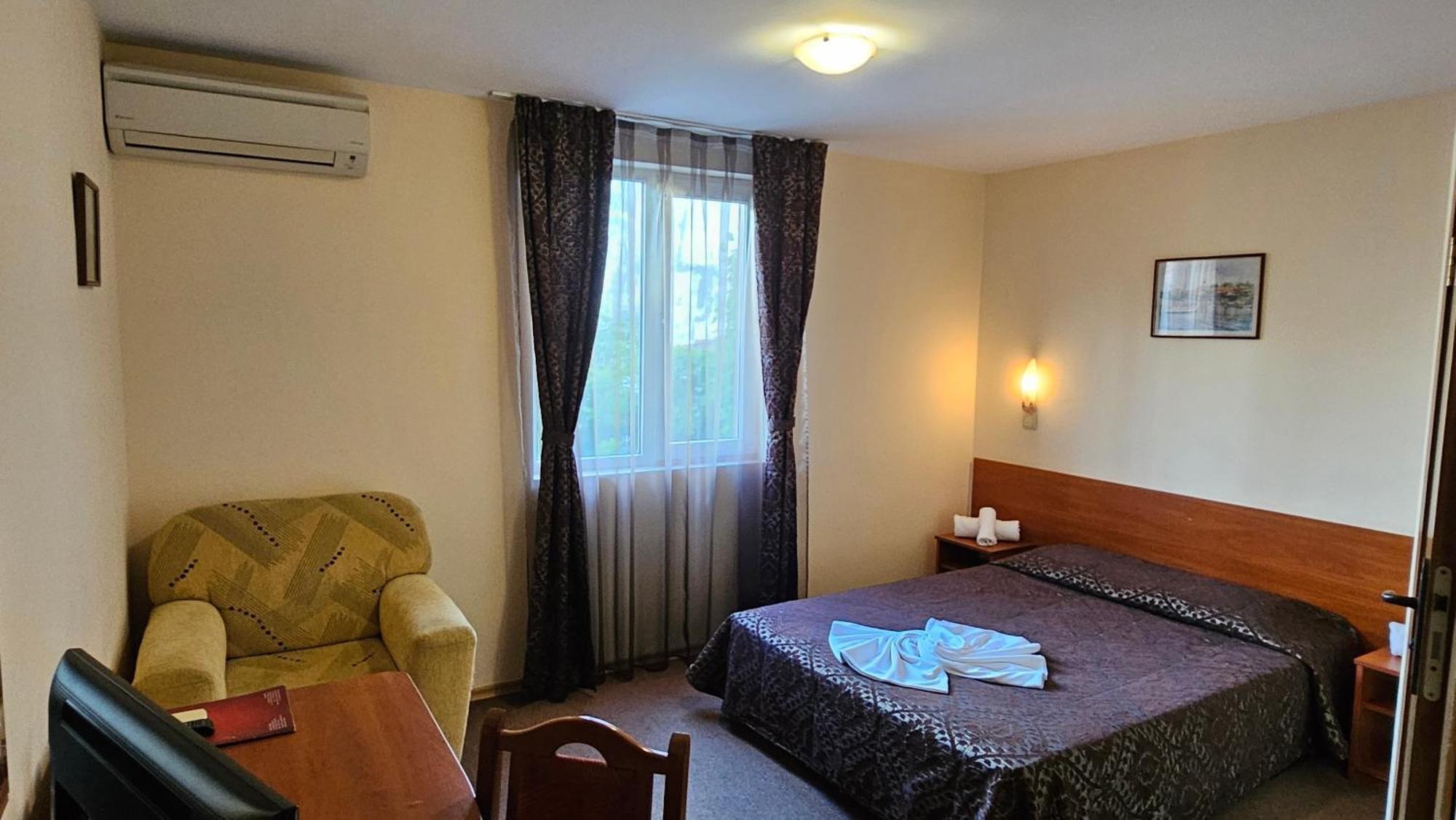 Caprice Family Hotel Varna Exterior foto